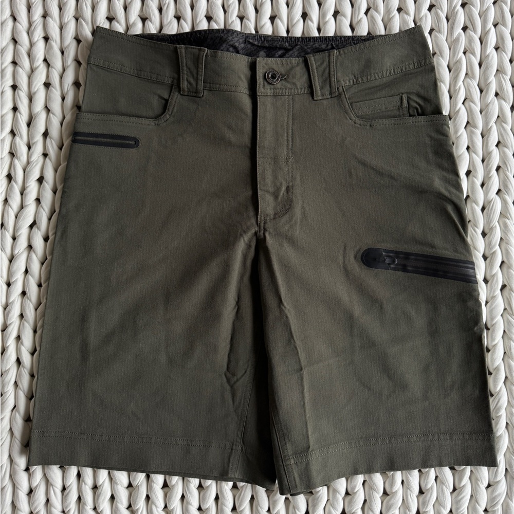 Lululemon Cadence Shorts Green